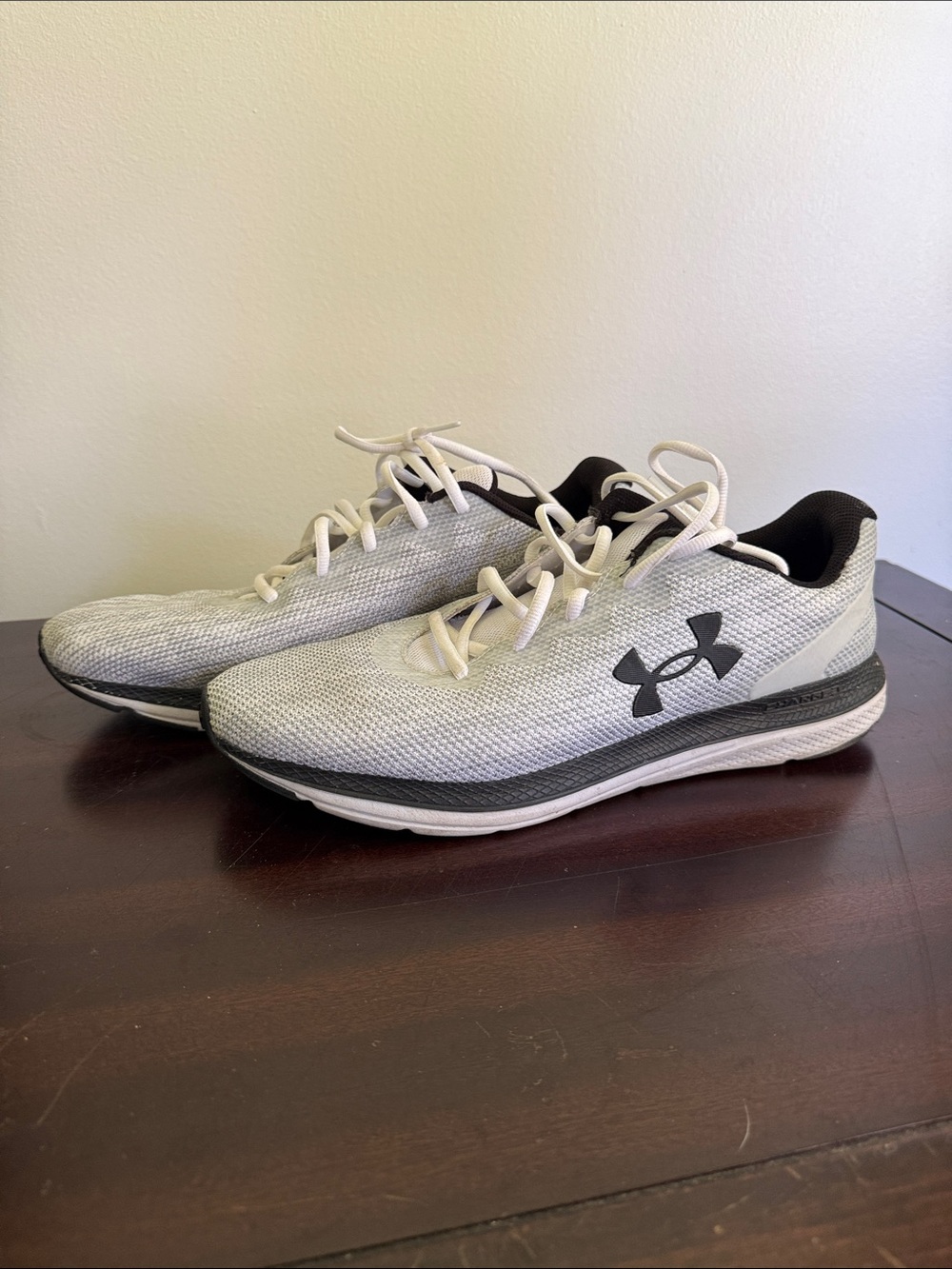 Under Armour Men's White and Black Mesh Training Shoes
